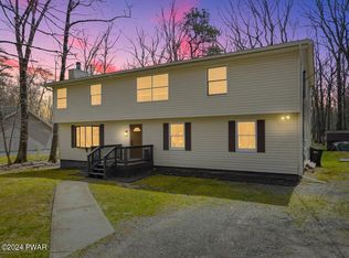 128 Forest View Dr, Hawley, PA 18428