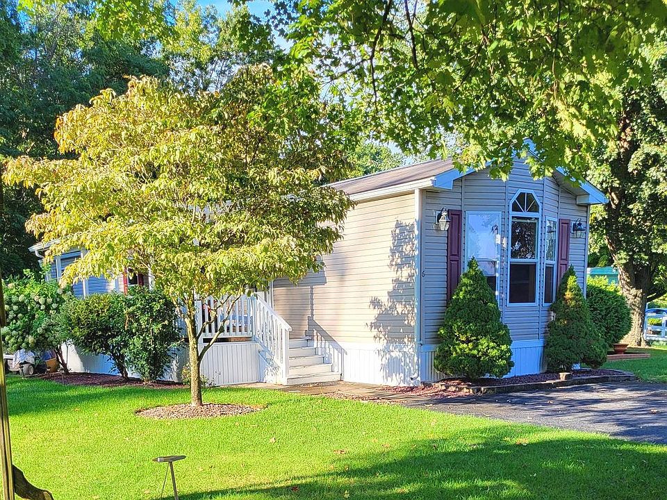 1st image of 6 Carol Ann Dr