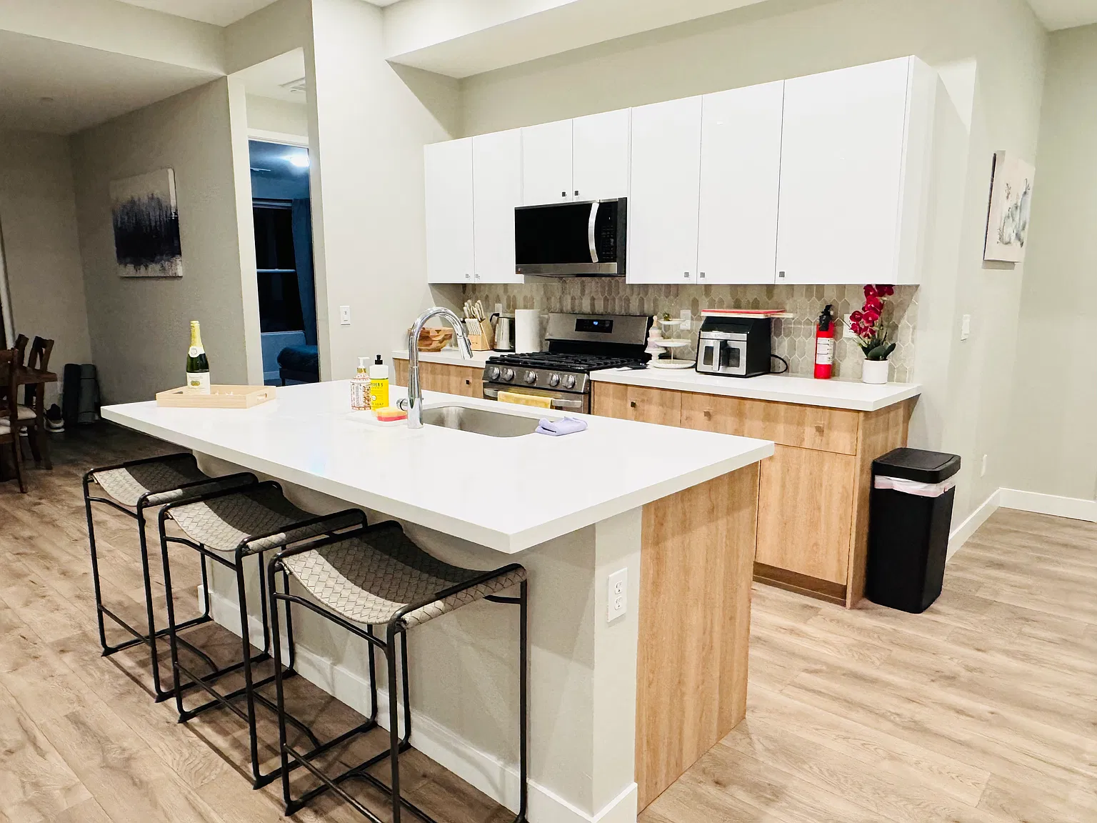 3 bed, 1649 sqft, $4,500 — Photo 4