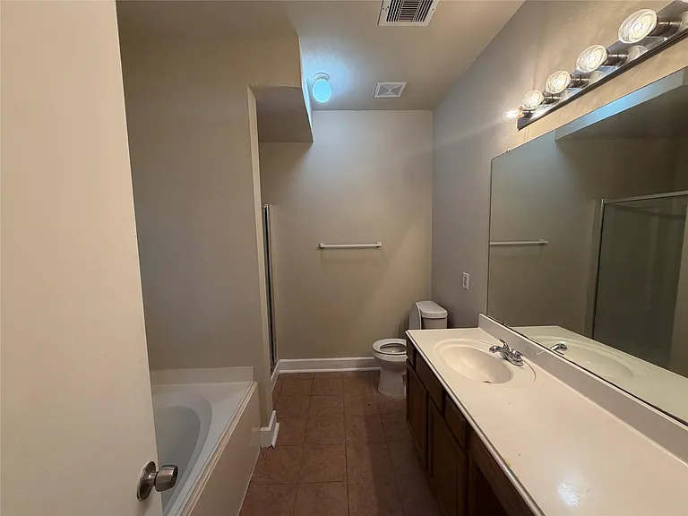 11736 Chanteloup Dr — Photo 13