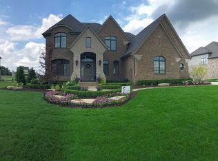 3490 Royal Berkshire Ln, Oakland, MI 48363