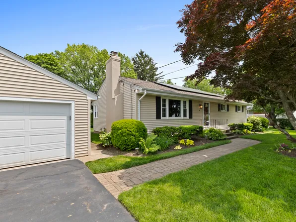 74 Victoria Heights, Middletown, CT 06457