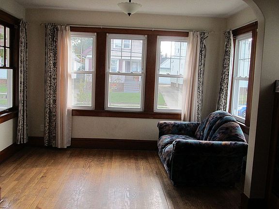 5th image of 11808 Cooley Ave