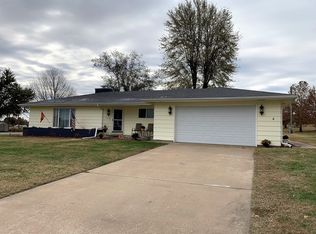 502 Fairway Ln, Fort Scott, KS 66701