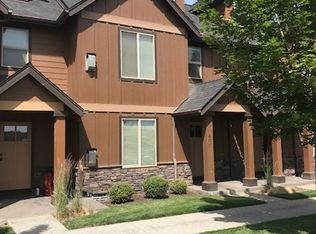 407 NW 25th St, Redmond, OR 97756