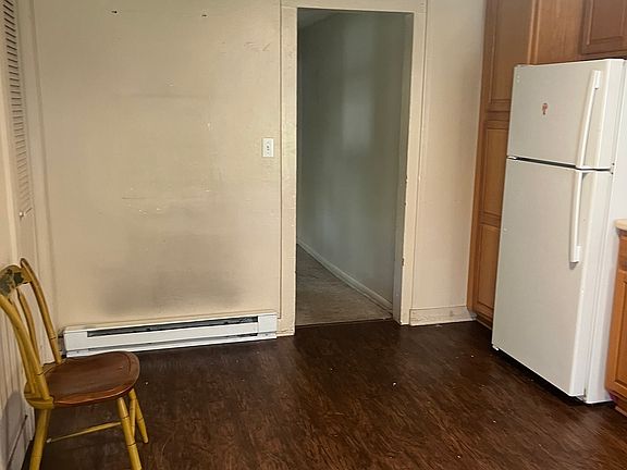 4th image of 267 Rockwell St Floor 1