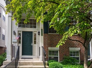 2102 Rugen Rd #B, Glenview, IL 60026