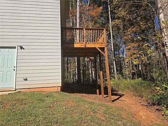 5th image of 150 Mountain View Dr