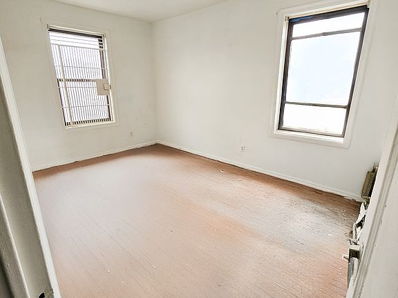 5th image of 3560 Olinville Ave APT 5L