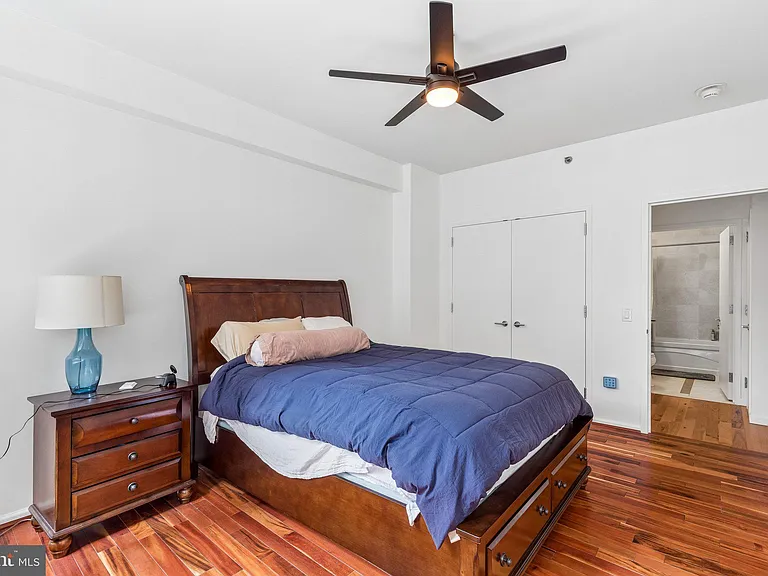 1425 Locust St #4E — Photo 15
