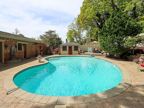 RESORT BACKYARD HEATED POOL
