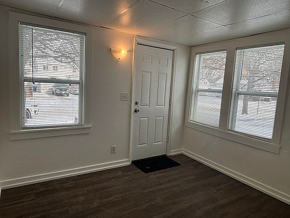 4th image of 1028 Stuart St