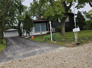 3200 Thornberry Ln, Glenview, IL 60025