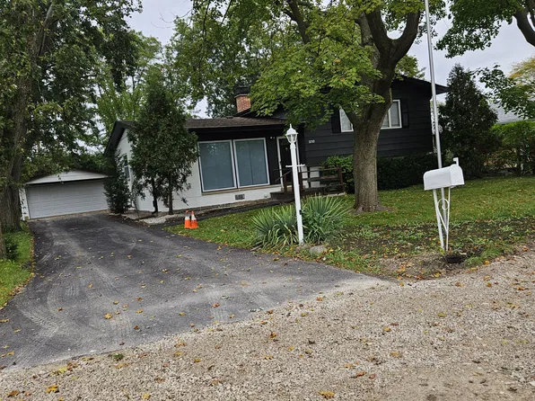 3200 Thornberry Ln, Glenview, IL 60025