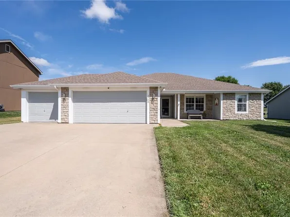 2738 Stratton Dr, Eudora, KS 66025