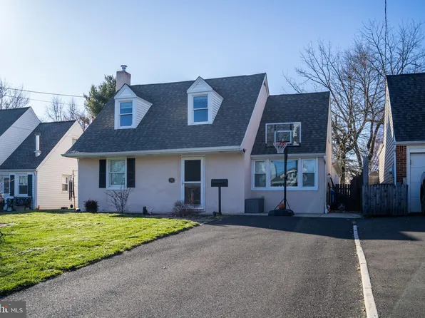 211 Orlemann Ave, Oreland, PA 19075