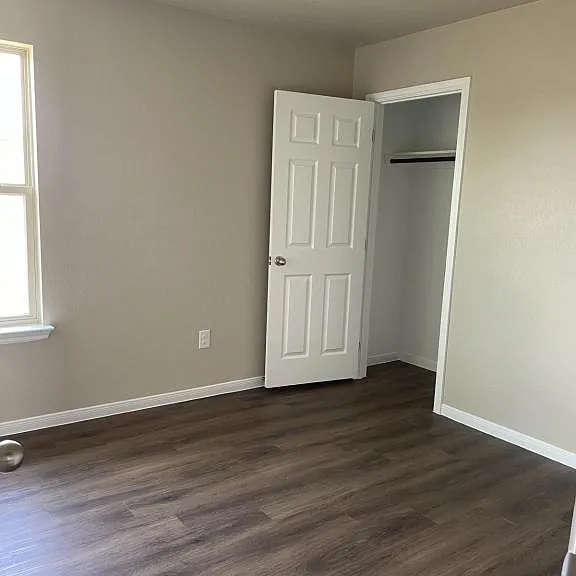 512 Raymond St — Photo 18
