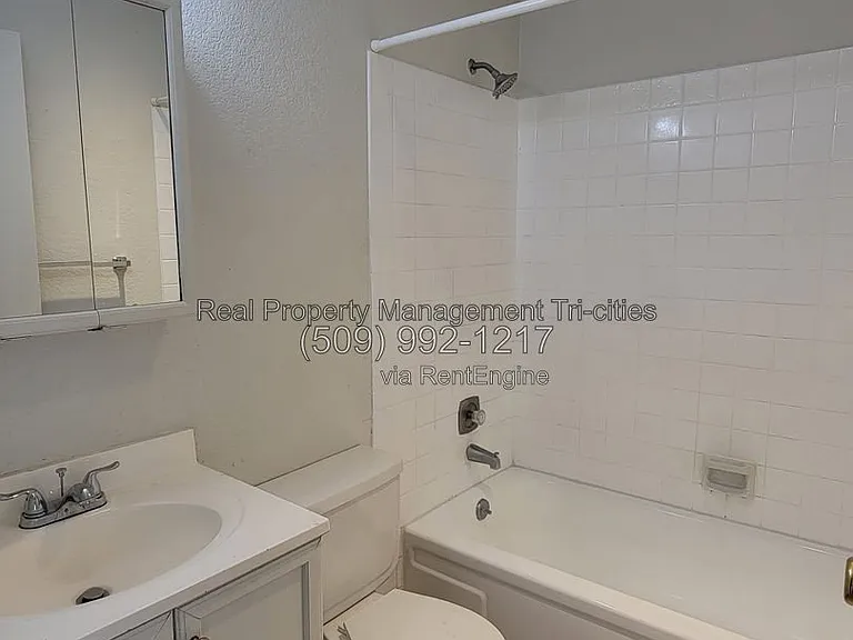 1025 W Entiat Ave #A2 — Photo 6