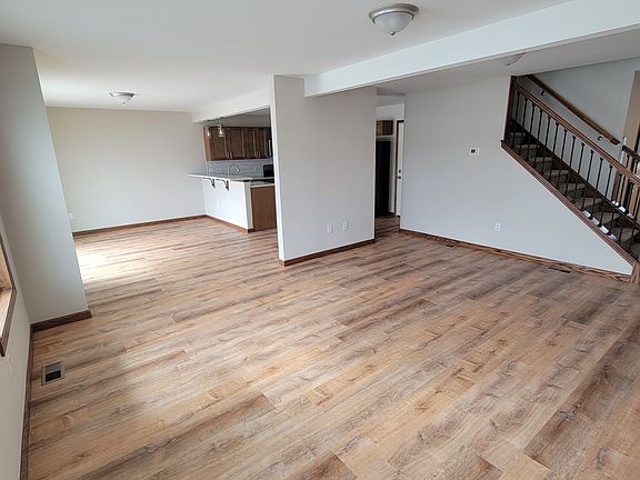 5th image of 613 Reserve Rd #Ls