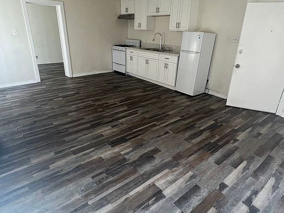 3rd image of 317 N Burlington Ave