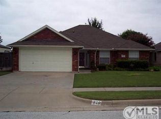 320 Angela Dr, Burleson, TX 76028