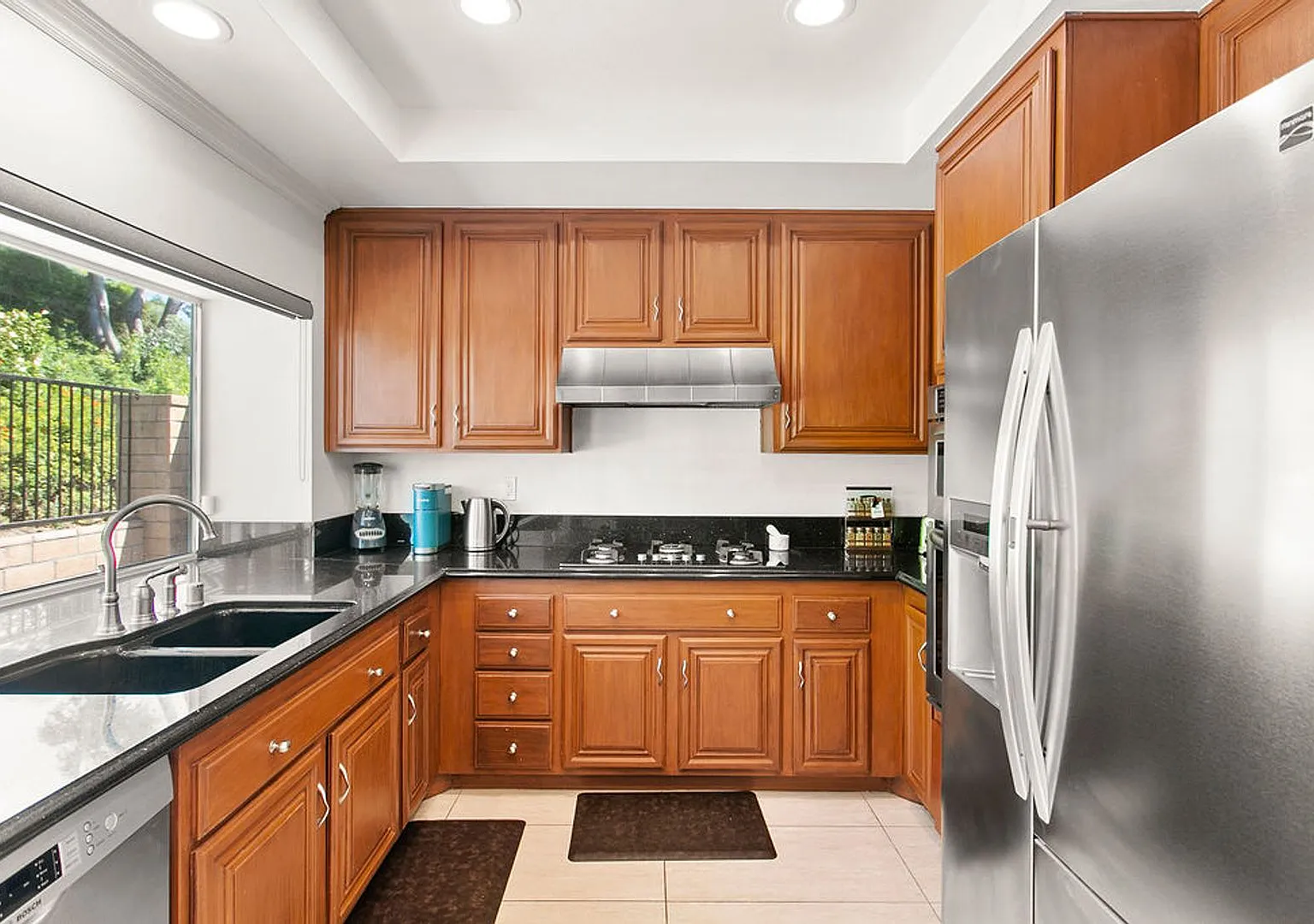 Beautiful Furnished Home in Rolling Hills Gated Community! — Photo 2