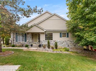 870 Calpernia #20, Wixom, MI 48393