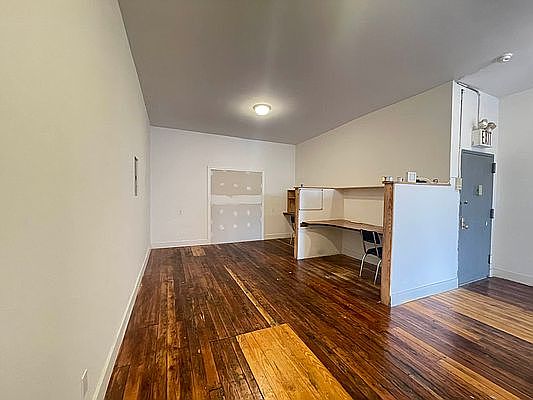2nd image of 1109 De Kalb Ave #2F