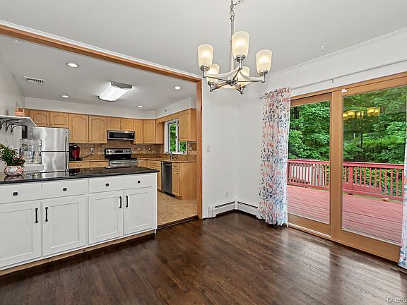 5th image of 32 Lacona Road