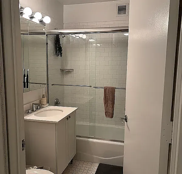 438 W 37th St #13B — Photo 9