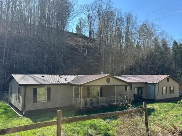 143 Blue Creek Rd, Elkview, WV 25071