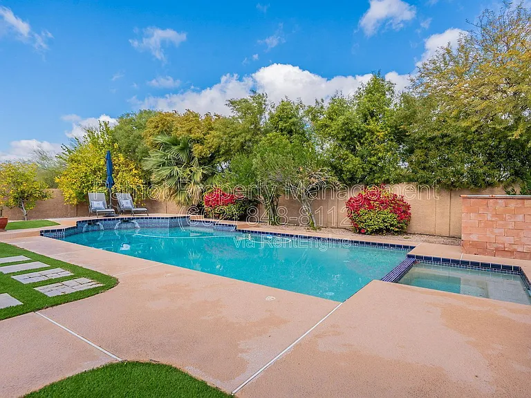9910 E Sutton Dr — Photo 2