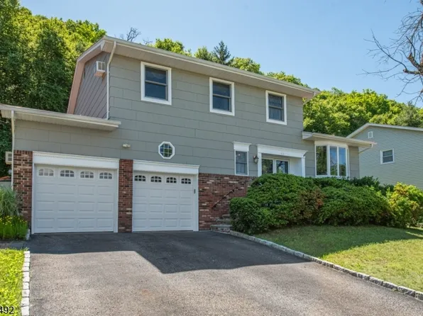 44 Molinari Dr, Wanaque Boro, NJ 07465