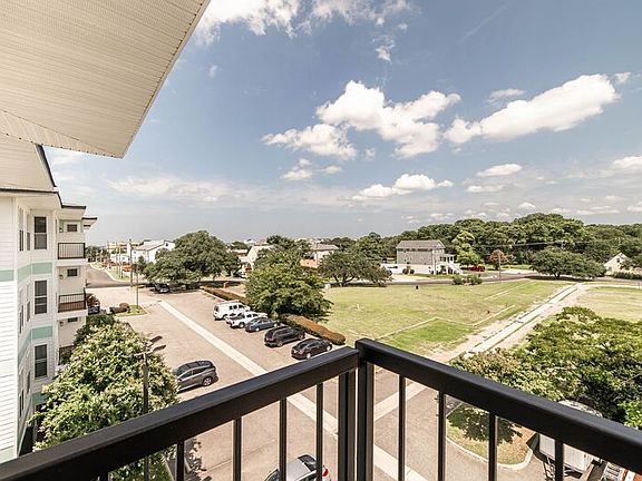 4th image of 2211 Pretty Lake Ave Unit 204