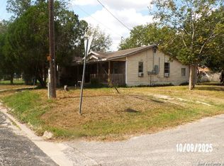1000 W Clare, Beeville, TX 78102