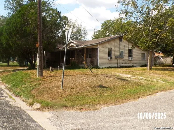1000 W Clare, Beeville, TX 78102