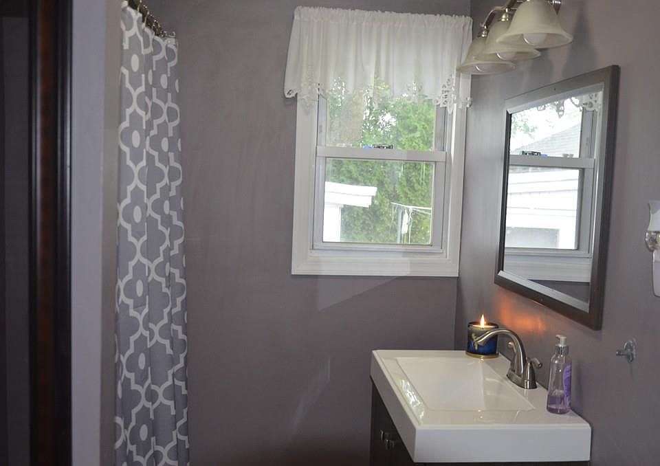 2nd image of 120 Lakeview Ave