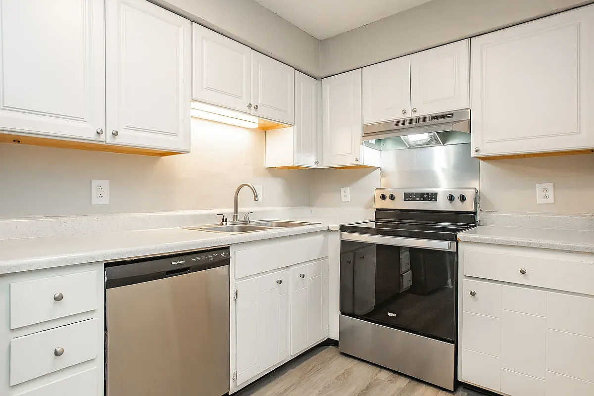 Highland Ridge Apartments — Photo 1