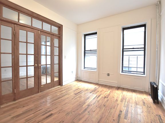 3rd image of 115 W 104th St APT 31