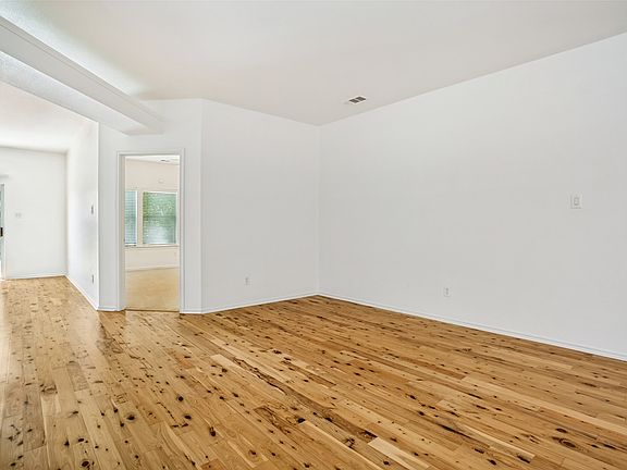 3rd image of 1703 White Mountain Way