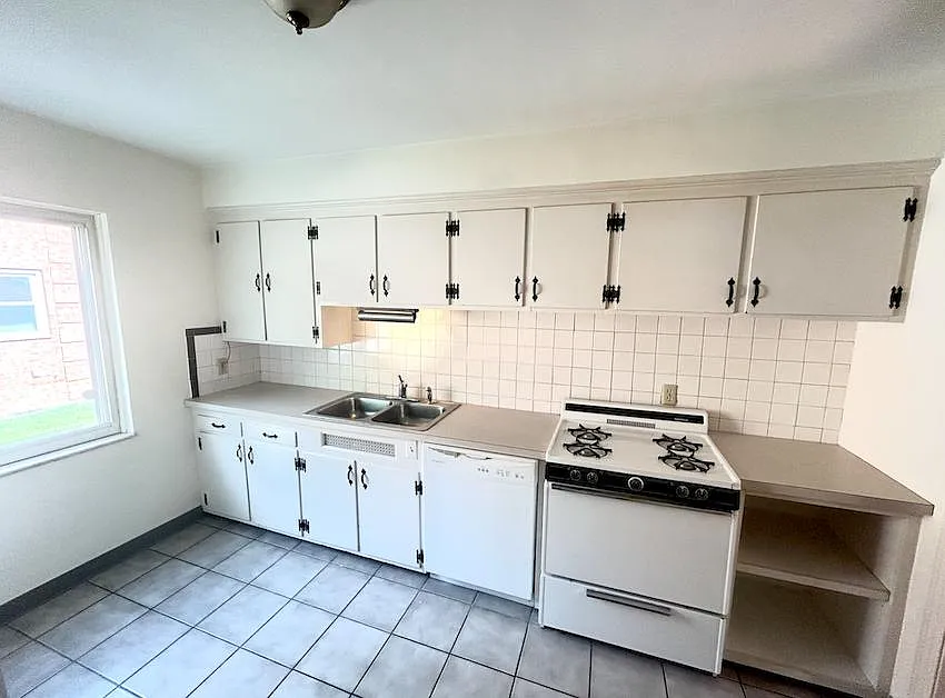 14330 Lakewood Heights Blvd photo 1