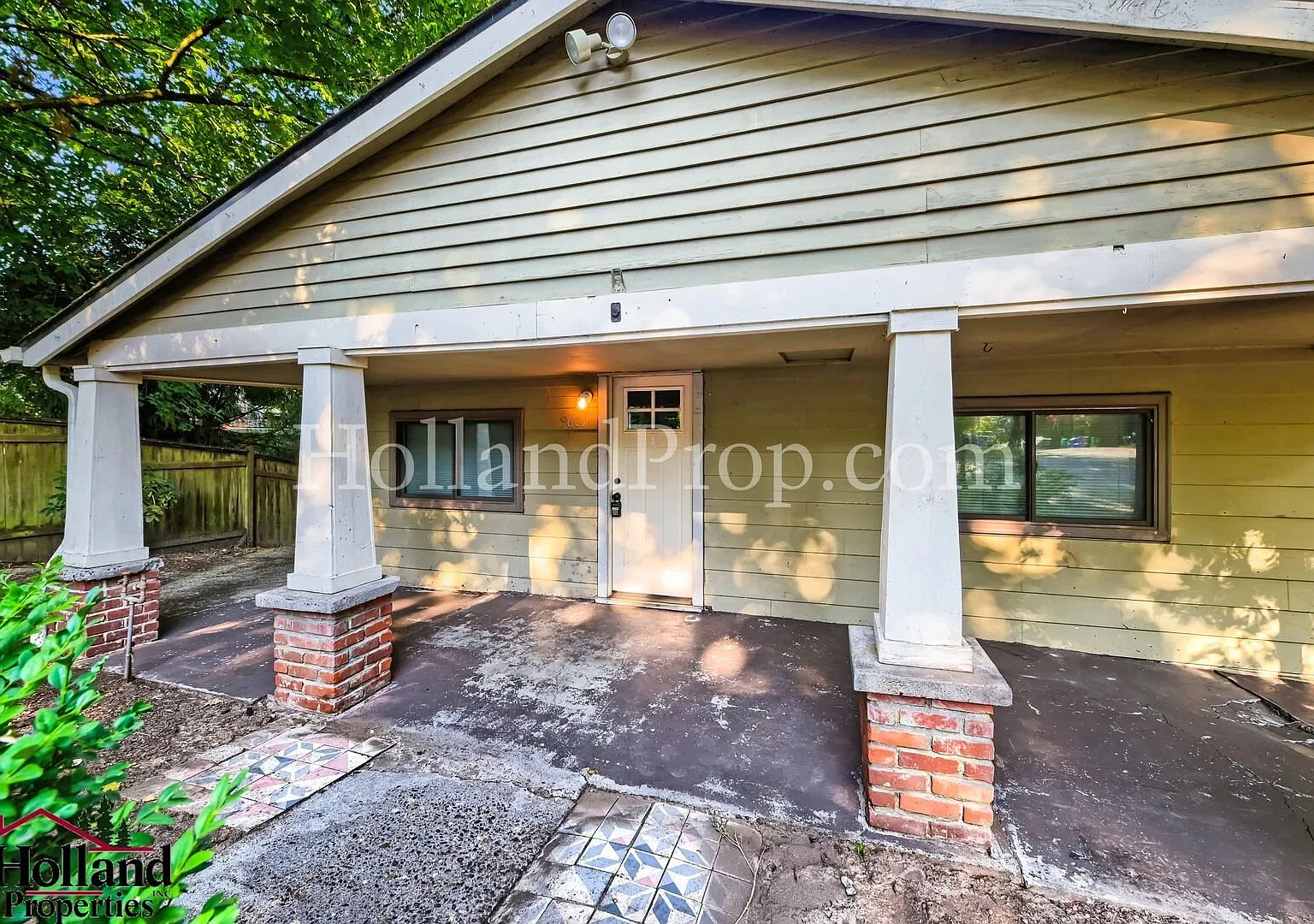 Hidden Gem In Sw Portland 2bd 1bth Waiting For You! New Price And Special Discount Of $300 On You... — Photo 3