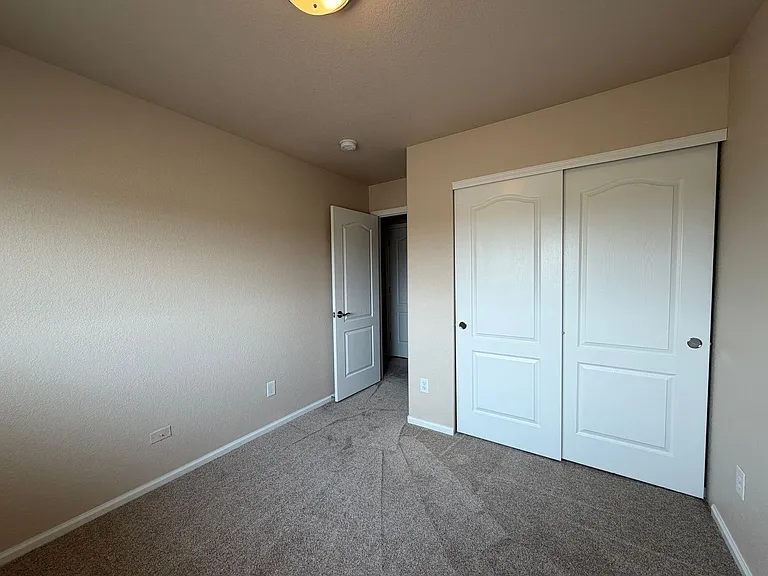 392 Montgomery Dr — Photo 15