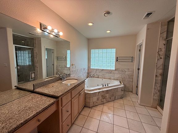 4th image of 5511 San Francisco Blvd
