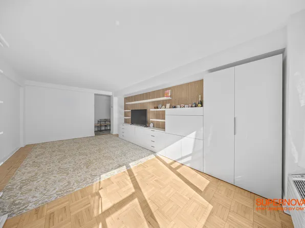 2 Tudor City Place image 4 of 11