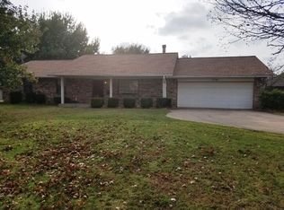 1701 Hillcrest Dr, Prague, OK 74864