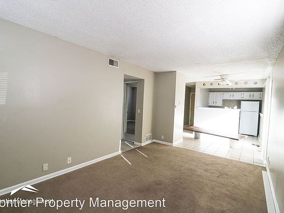 3rd image of 713 Dondee Dr #4