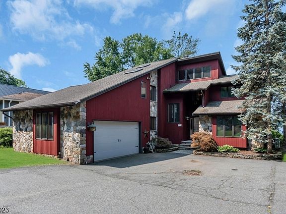 2nd image of 79 Castle Rock Rd