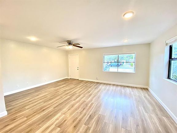 4th image of 324 Ocean Breeze St Unit 4