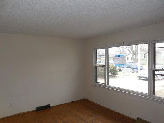 4th image of 2108 Dartmoor Dr